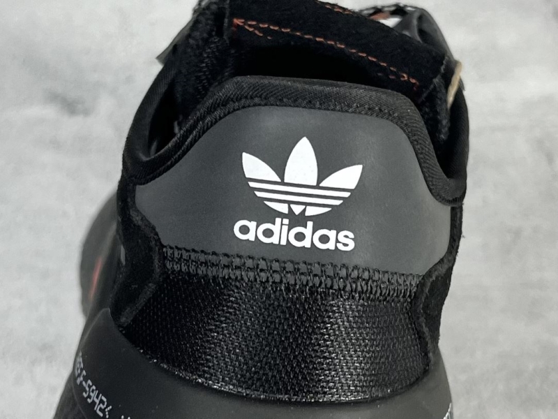 Adidas Sneakers